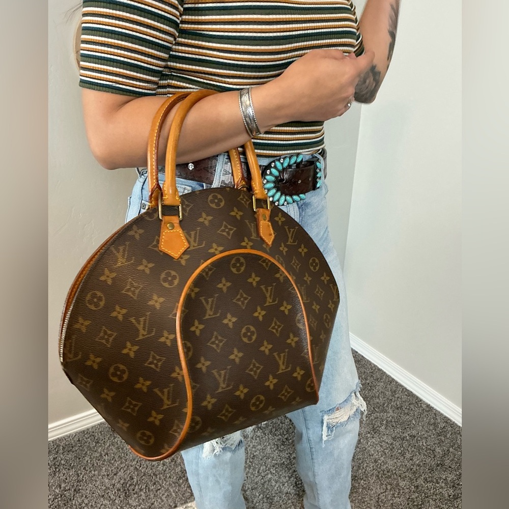 Authentic Louis Vuitton Monogram Ellipse MM Canvas Top Handle Handbag with COA